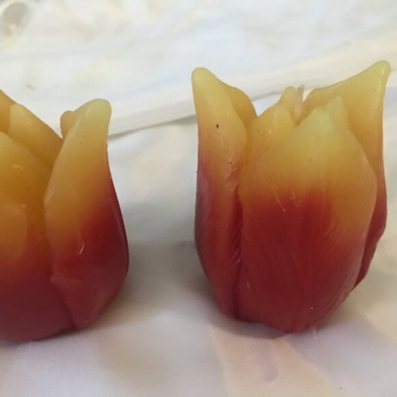 BEAUTIFUL SET OF 3 Crystal Votive Etched Candle Holders Including Tulip Candles. - Picture 5 of 5